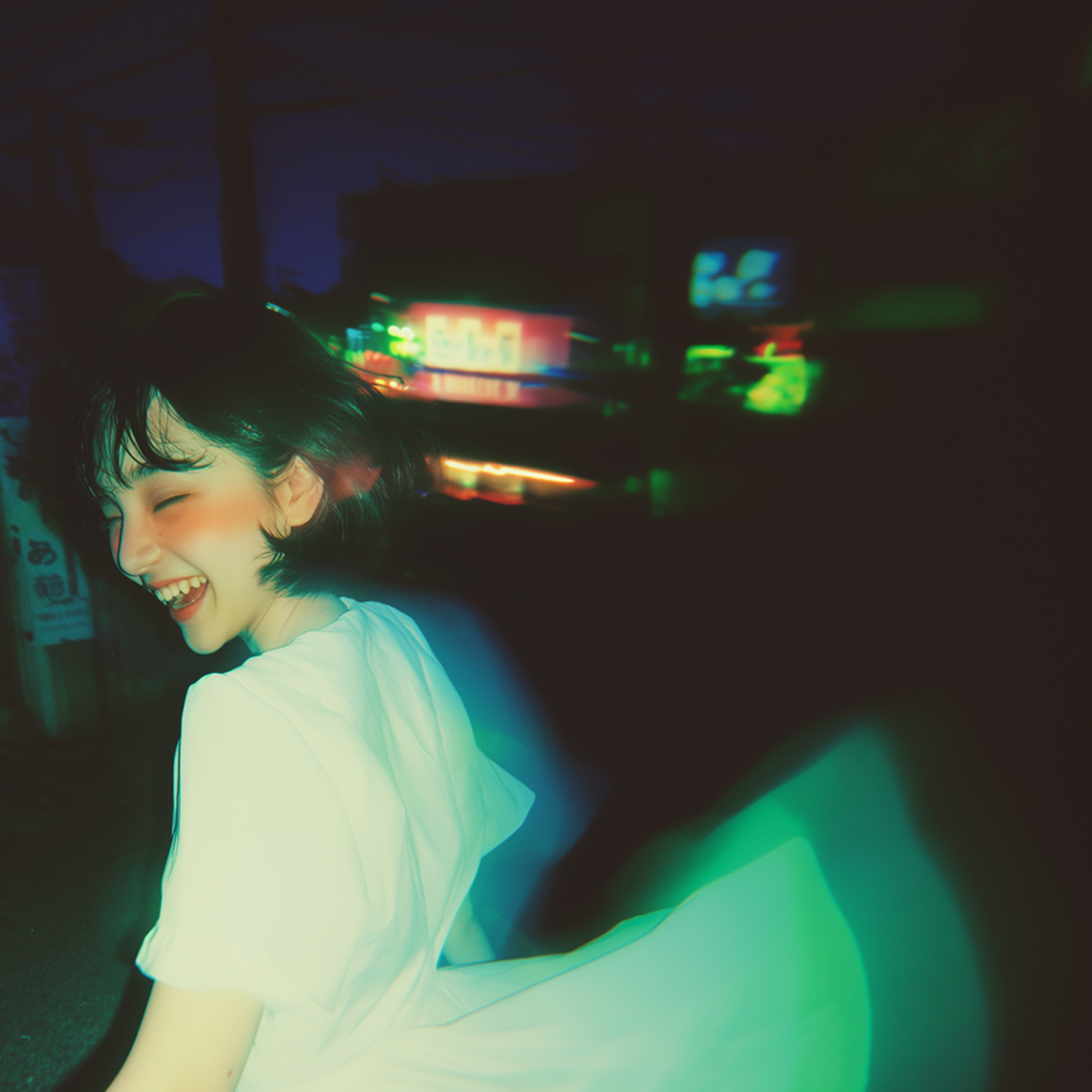 夜の街で踊るように舞う楽しそうな女性のポートレート写真風素材 no.1
