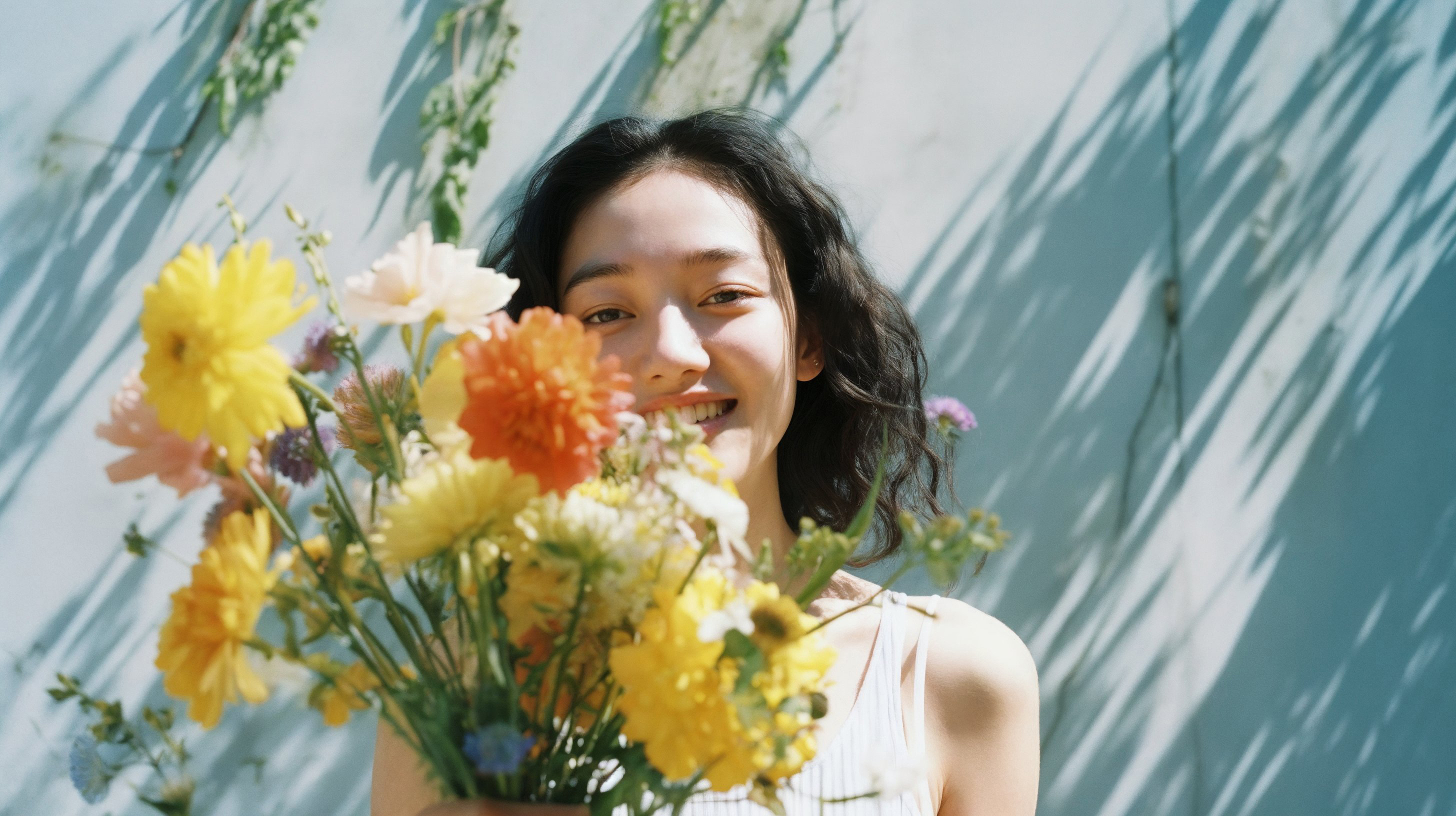 嬉しそうに花束を持つ女性のポートレート写真風 no.1